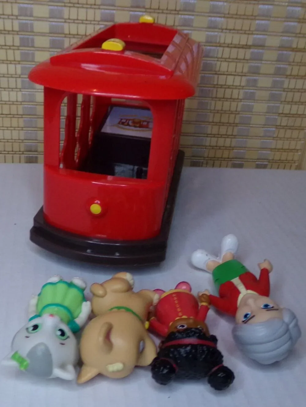 The Fred Rogers Company Tollytots Chiming Trolley Figures Toys